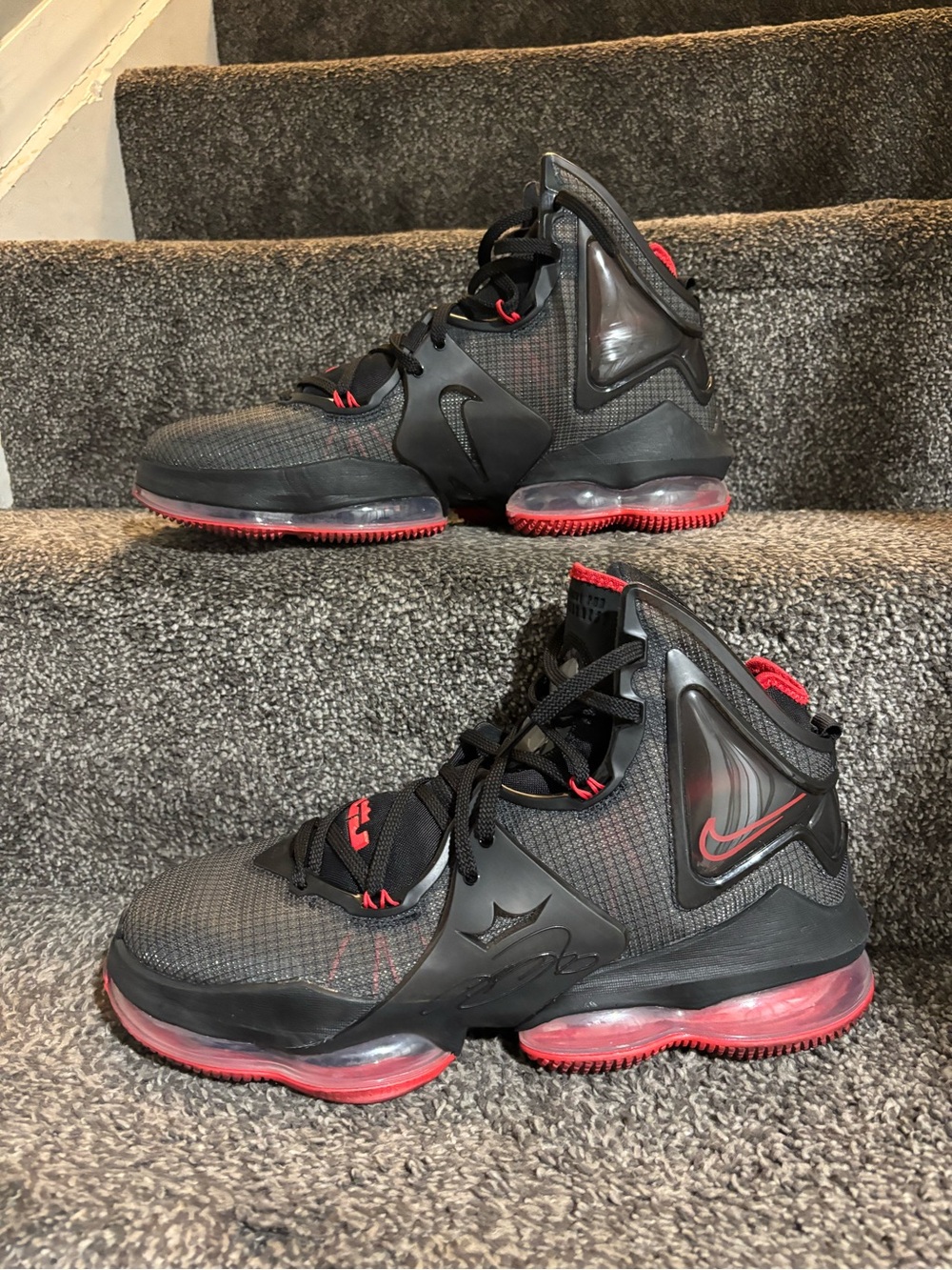 Nike Lebron 19 BRED  size 12 excellent condition